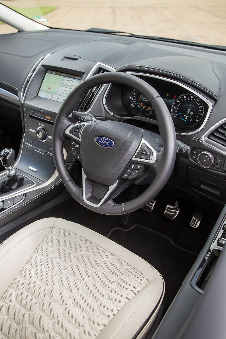 Панель приборов Ford Vignale S-Max 2016 года  (UK) (фото 21 из 25)